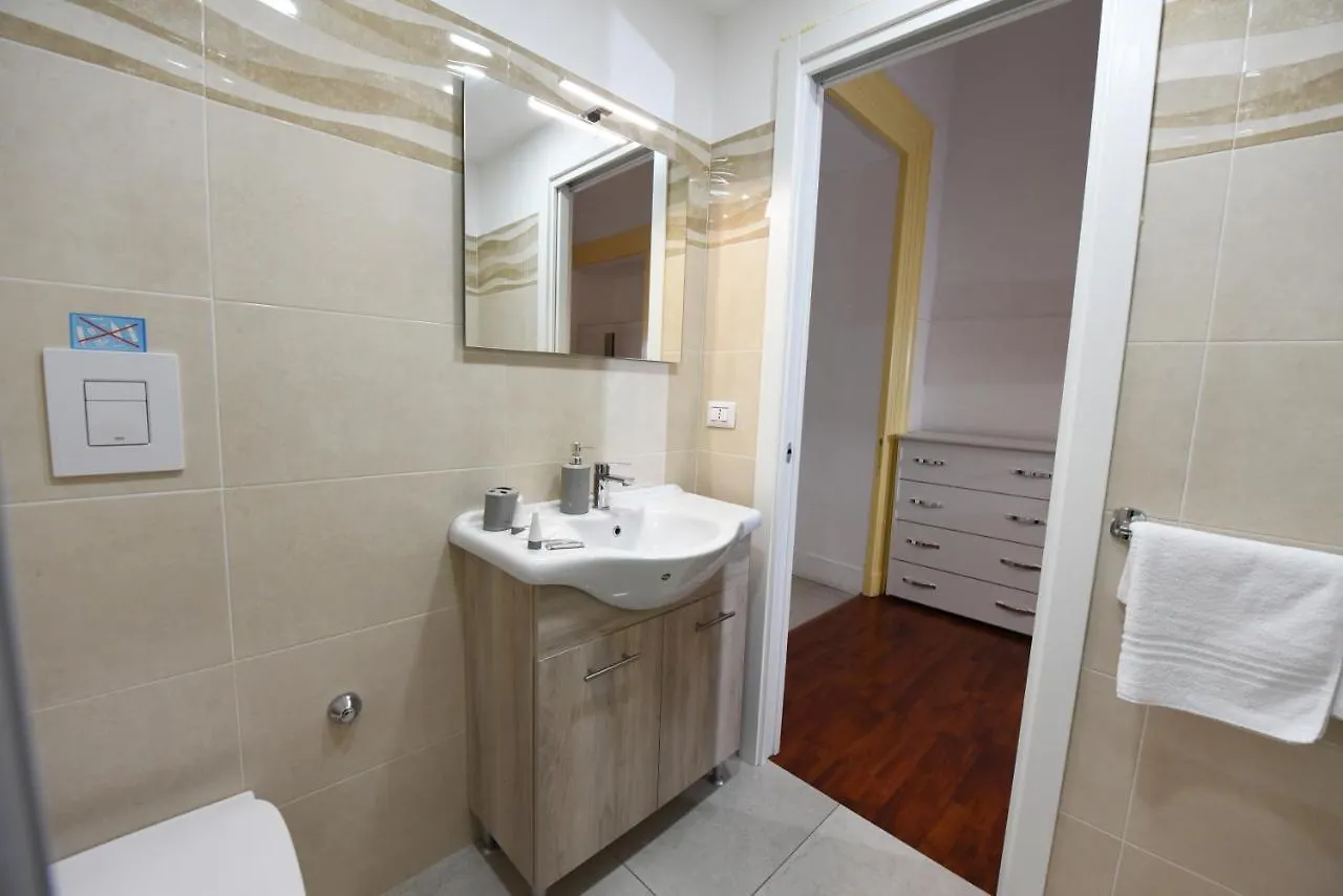 Maison Toledo 210 Naples 3*,